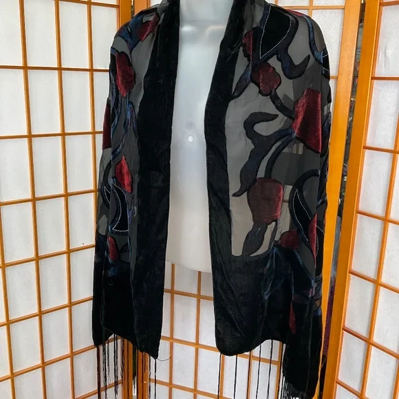 Lovely textured silk on partially transparent black shawl/scarf - Picture 6 of 12